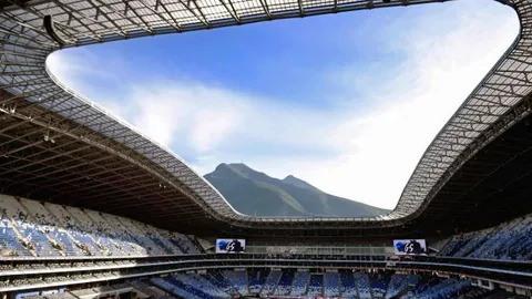 申花中超第6轮惊险逆转大连人，赵明剑绝杀定胜负